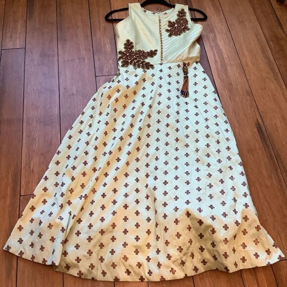 Gorgeous, Indian, Hand Beaded Gown ❤️🤩😍🌼 - Picture 3 of 5